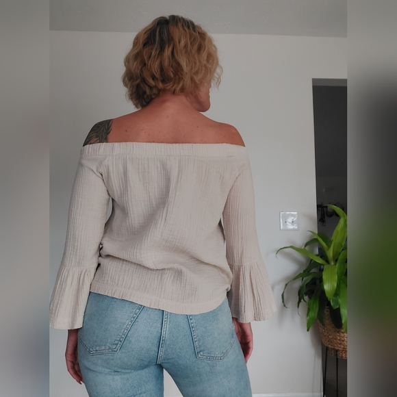 Off the shoulders top - Picture 3 of 5